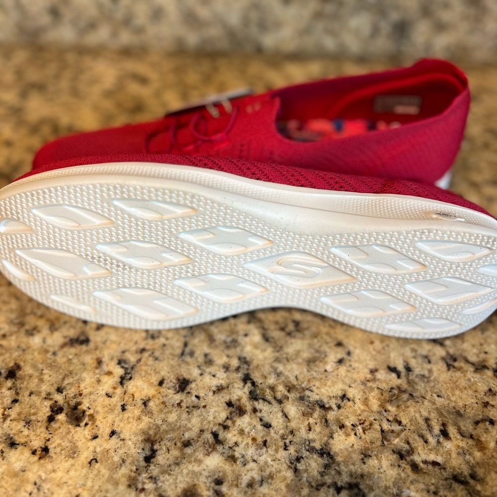 NWT - SKECHERS Stretch Fit custom fit! - Picture 5 of 6